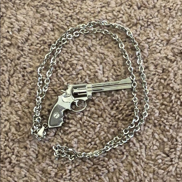 Magnum Necklace - Picture 2 of 3